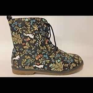 Old navy lace up boots